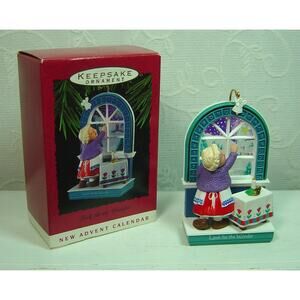 VINTAGE HALLMARK ORNAMENT-LOOK FOR THE WONDER ADVENT CALENDAR-1993